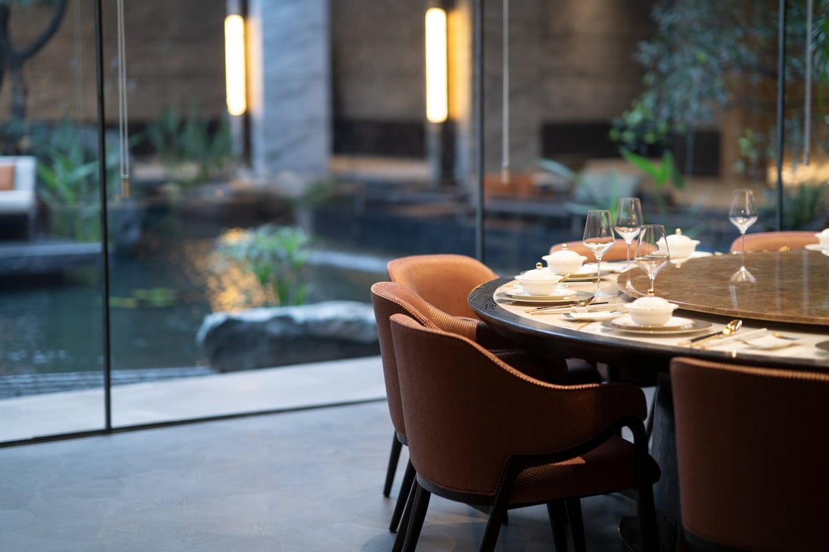 Upscale modern restaurant dining setup